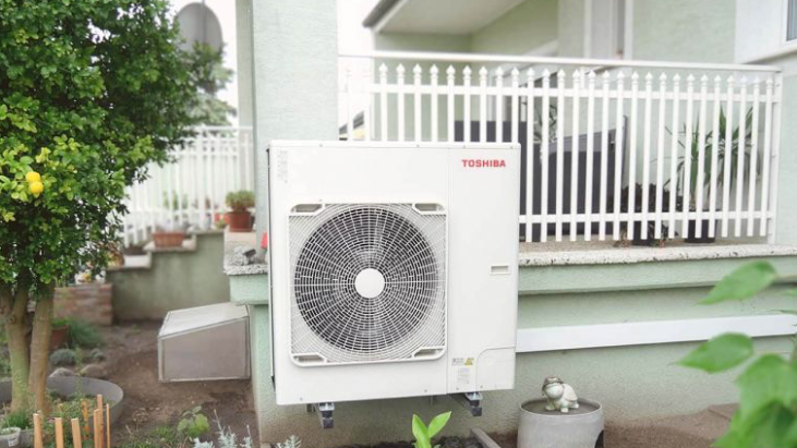Miti o toplotnih črpalkah: Dejstva in resnica o Toshiba ESTIA tehnologiji